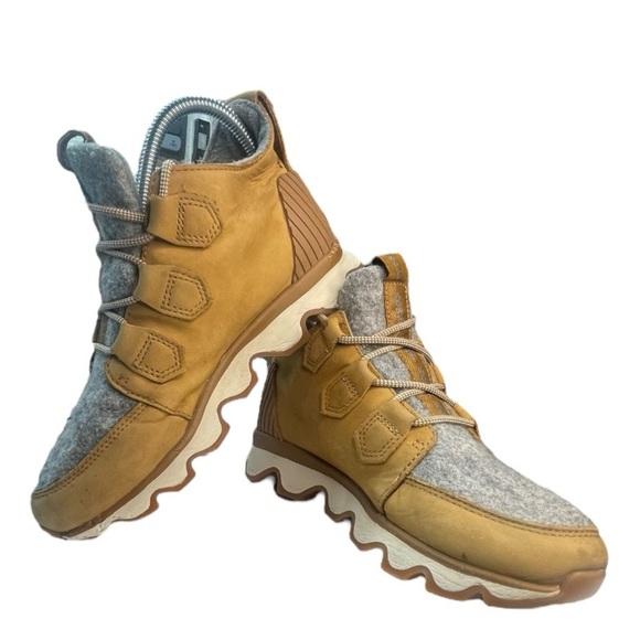 Sorel Caribou Leather Boot women’s Tan and Gray Lace-Up hiking Boots 6 - Picture 2 of 15